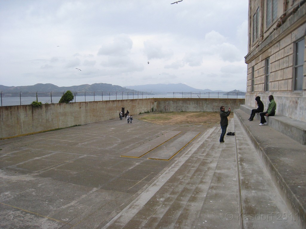 2011 Bay 2 Breakers Saturday 0635.JPG - I was able to participate in the 2011, 100th anniversary of the San Francisco Bay to Breakers 12K race. A great weekend for sight seeing and racing.